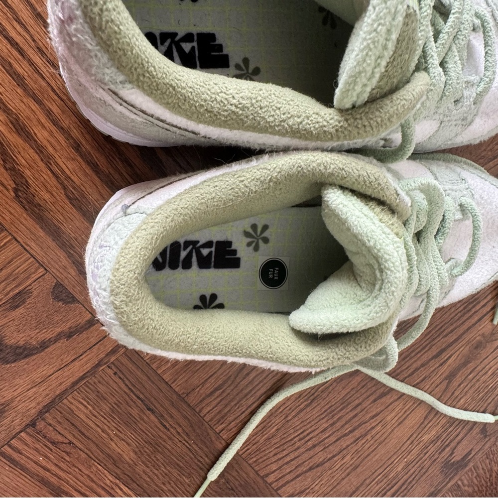 Women’s Nike Dunk Low SE 'Fleece - Honeydew' - Picture 5 of 5